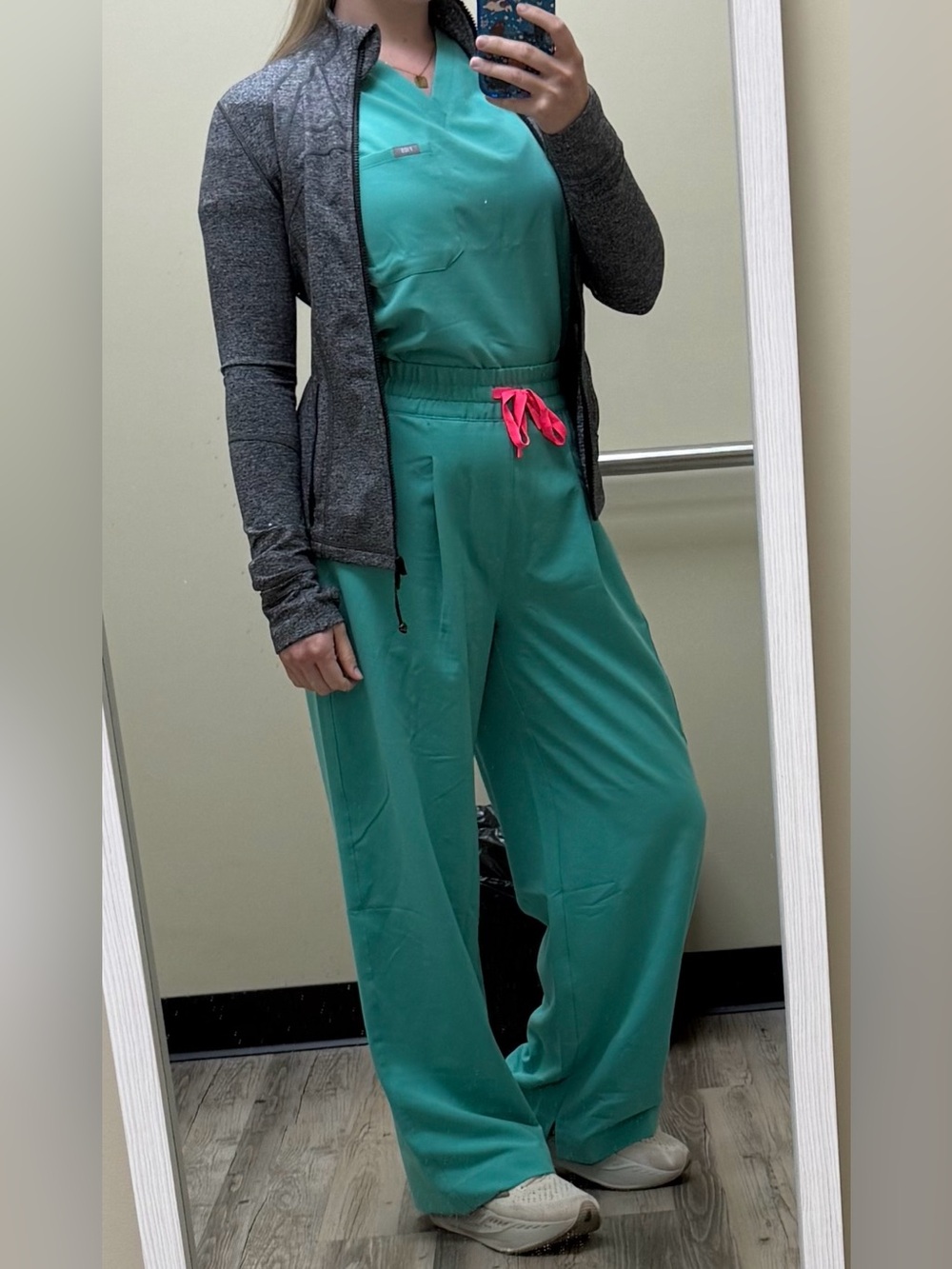 Figs Surgical Green Shelby Pants and Catarina Top M Medium Set Like New